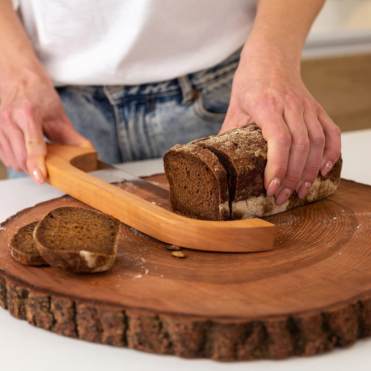 Gebogen Broodmes Met Roestvrijstalen Kartelblad Voor Nauwkeurig Snijden Van Brood