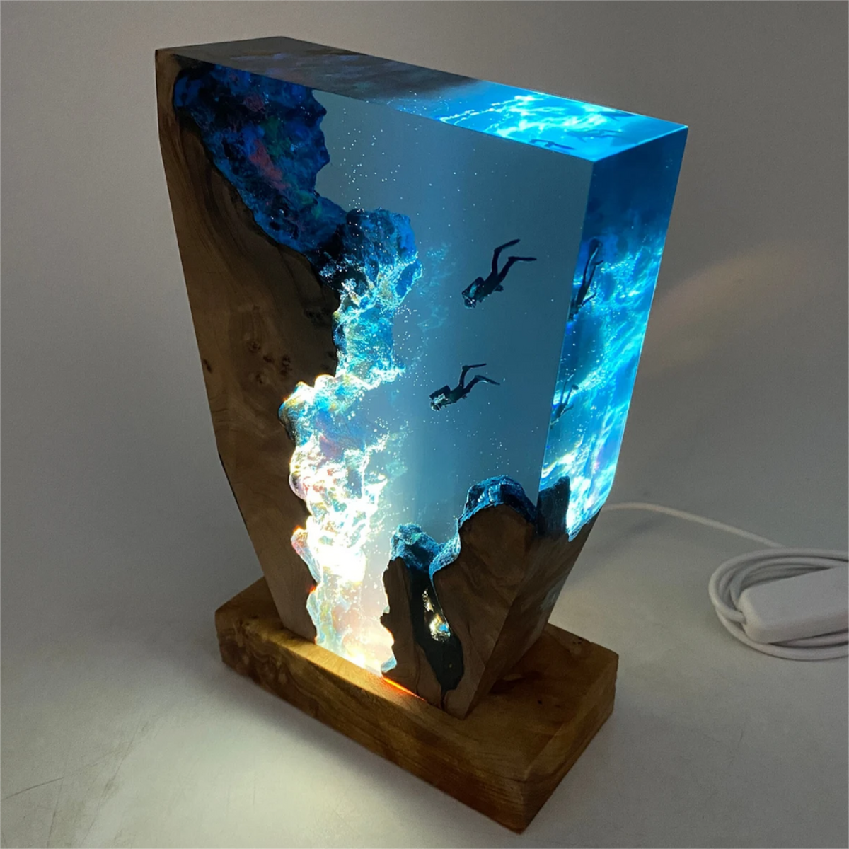 Epoxy Tafellamp Met Onderwaterdesign Voor Sfeervolle Verlichting En Interieurdecoratie