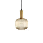 Glas Hanglamp Met Geribbelde Kap En Strakke Buisfitting Voor Zachte Ruimteverlichting