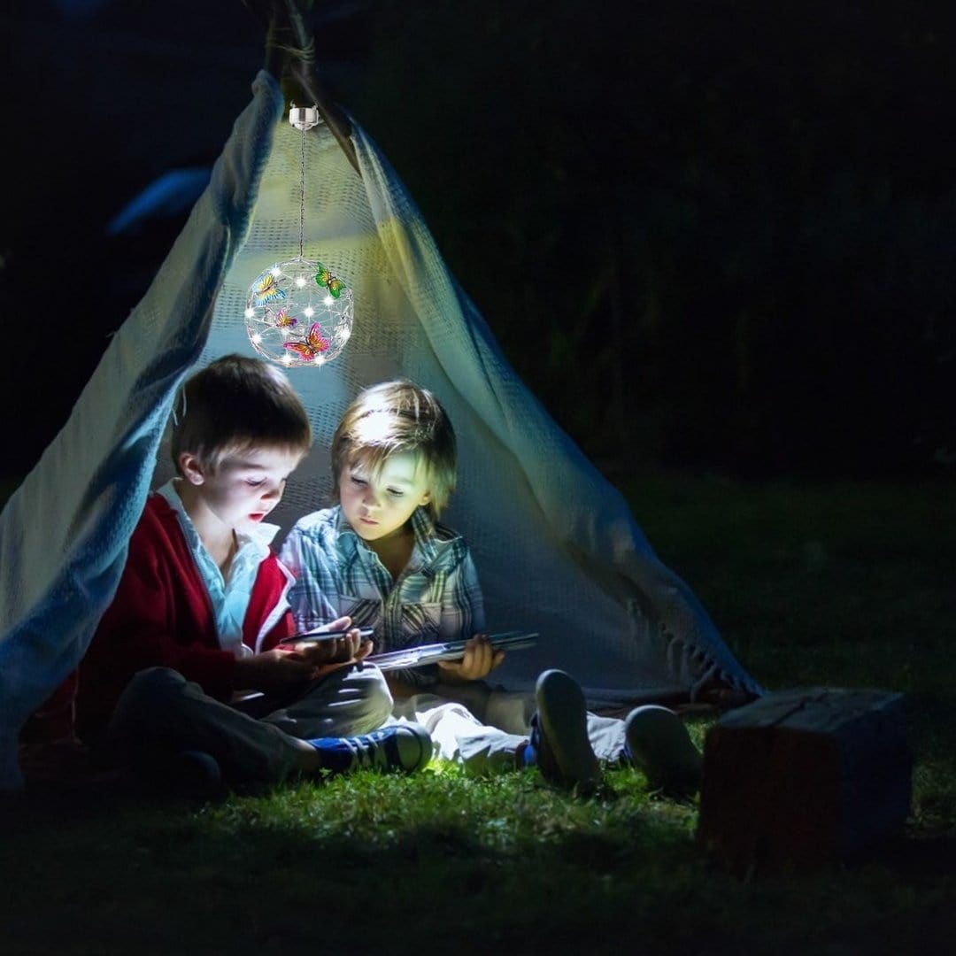 Solar Tuinlamp met Bolvormig Ontwerp en Vlinderdecoratie voor Elegante Buitenverlichting