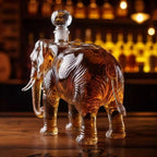 Dier‑Vormige Whiskykaraf met Massieve Glazen Constructie voor Karaktervolle Presentatie