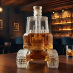 Voertuigvormige Whiskykaraf met Massieve Glazen Constructie voor Karaktervolle Presentatie