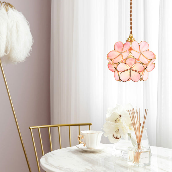Bloemvormige Glazen Hanglamp Met Elegante En Sfeervolle Uitstraling