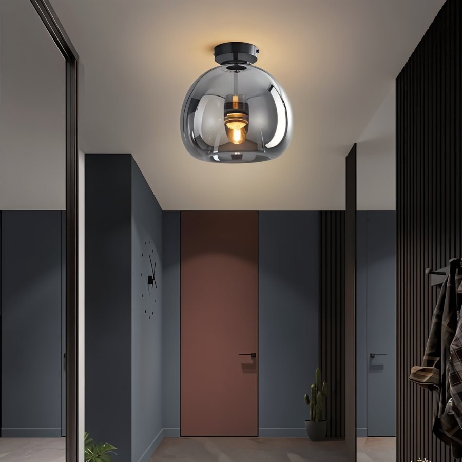 Plafondlamp Met Glazen Kap En Strakke Montage Voor Moderne Ruimtes