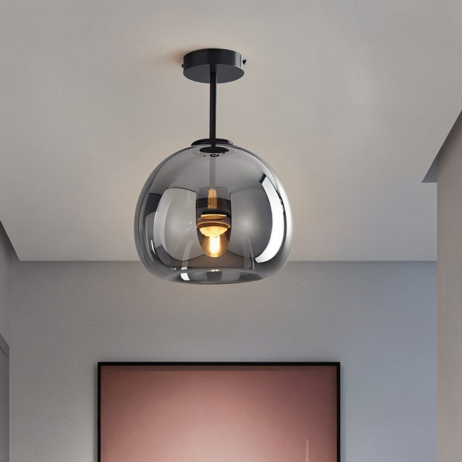 Plafondlamp Met Glazen Kap En Strakke Montage Voor Moderne Ruimtes