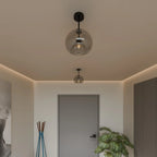 Plafondlamp Met Glazen Kap En Strakke Montage Voor Moderne Ruimtes