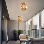 Plafondlamp Met Glazen Kap En Strakke Montage Voor Moderne Ruimtes