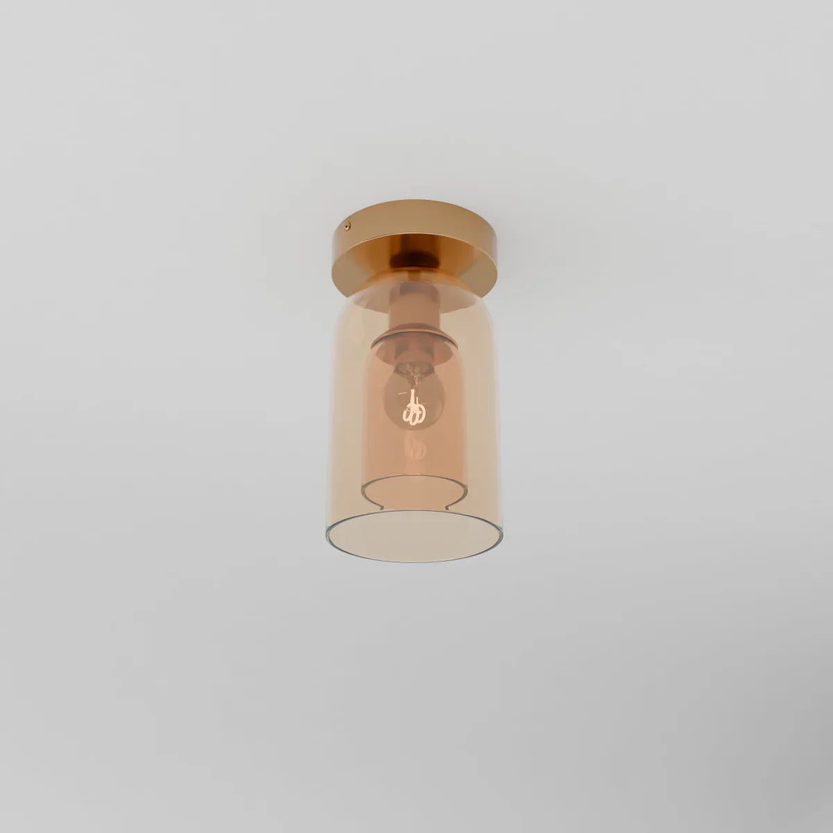 Plafondlamp Met Glazen Kap En Strakke Montage Voor Moderne Ruimtes