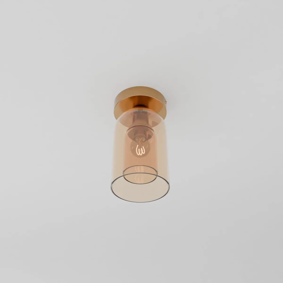 Plafondlamp Met Glazen Kap En Strakke Montage Voor Moderne Ruimtes