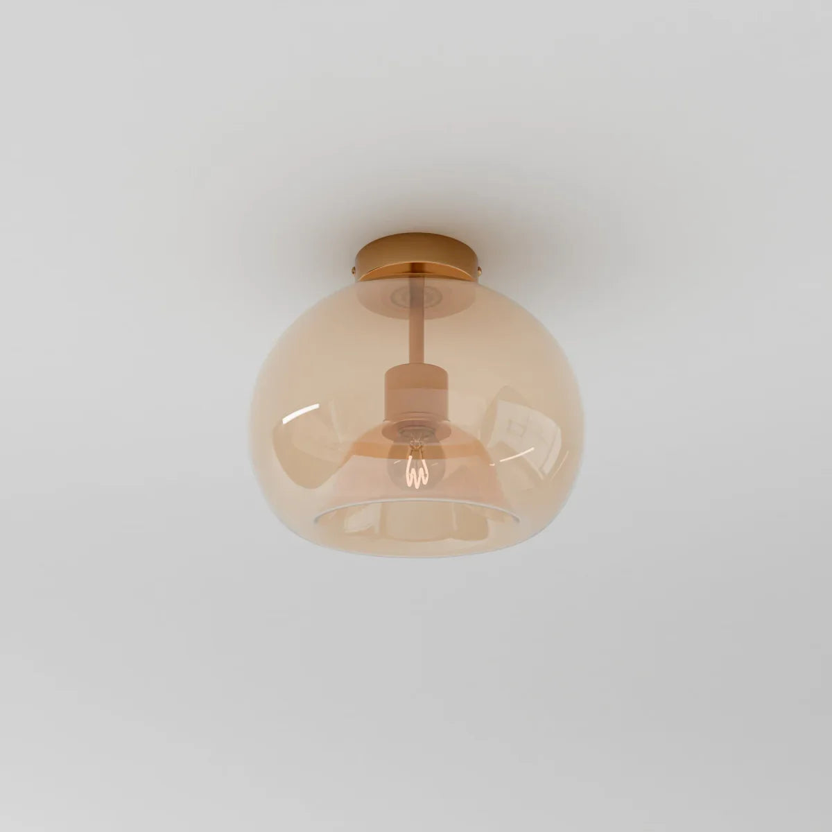 Plafondlamp Met Glazen Kap En Strakke Montage Voor Moderne Ruimtes