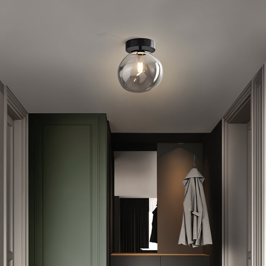 Plafondlamp Met Glazen Kap En Strakke Montage Voor Moderne Ruimtes