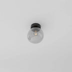 Plafondlamp Met Glazen Kap En Strakke Montage Voor Moderne Ruimtes
