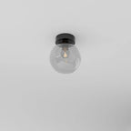 Plafondlamp Met Glazen Kap En Strakke Montage Voor Moderne Ruimtes
