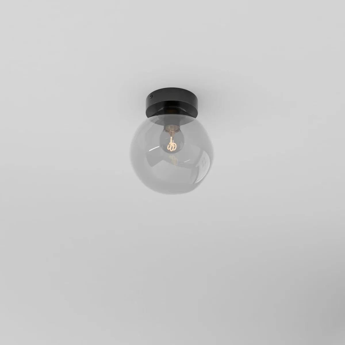 Plafondlamp Met Glazen Kap En Strakke Montage Voor Moderne Ruimtes