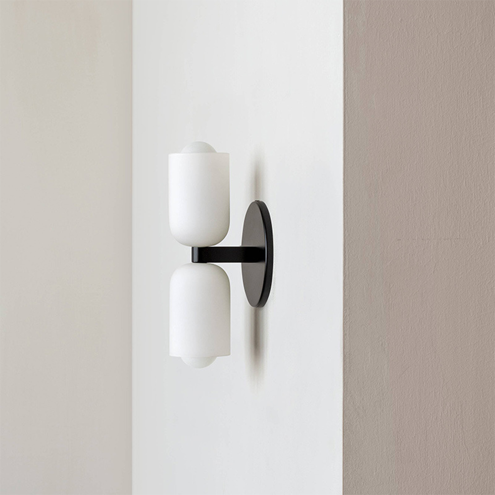 Wandlamp Met Dubbele Lichtbundel En Crème Kappen