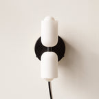 Wandlamp Met Dubbele Lichtbundel En Crème Kappen