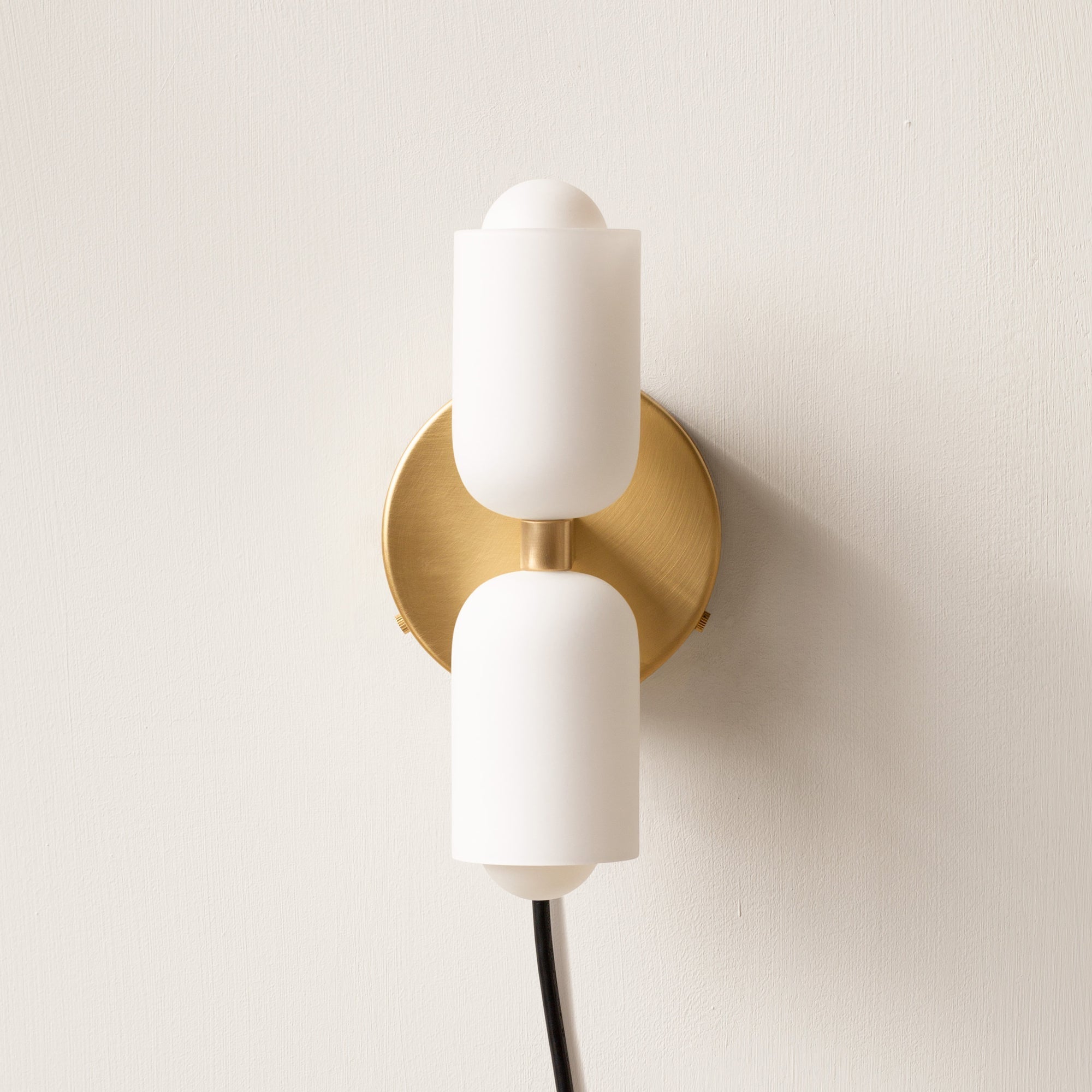 Wandlamp Met Dubbele Lichtbundel En Crème Kappen