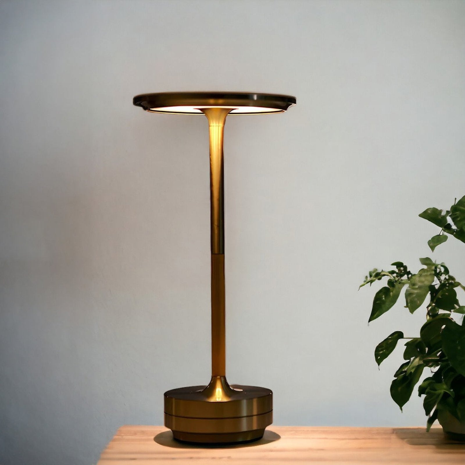 Draadloze Tafellamp Met Oplaadbaar Ontwerp En Dimbaar Licht