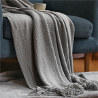 Luxe Merino‑Stijl Deken met Zachte Structuur en Decoratieve Kwastjes voor Warmte en Sfeer