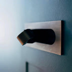 Moderne Bedlamp met Verstelbare LED‑Kop en Strakke Aluminium Constructie