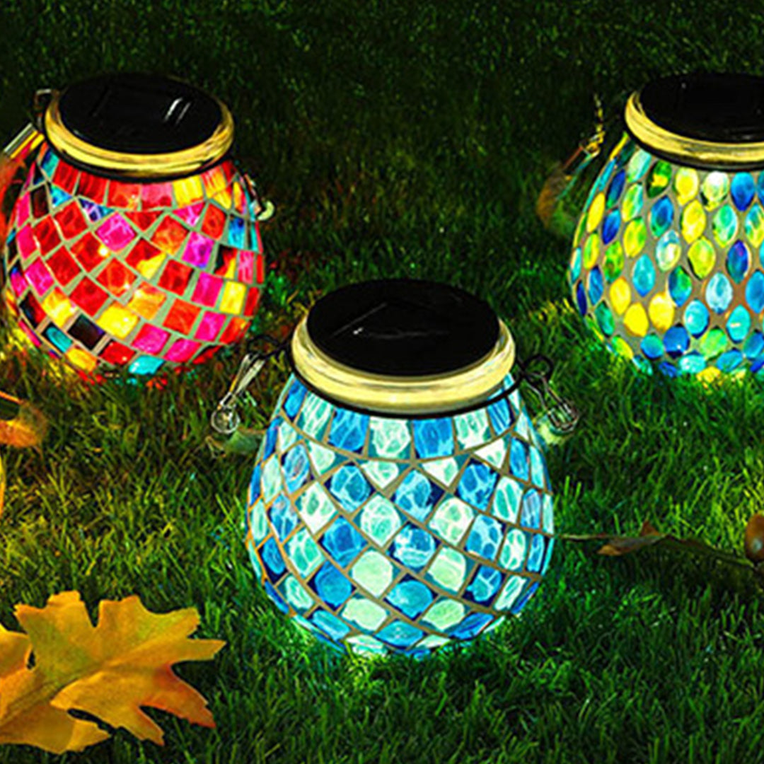 Solar Buitenlamp Met Gekleurd Glas En Sfeervolle Lichtpatronen