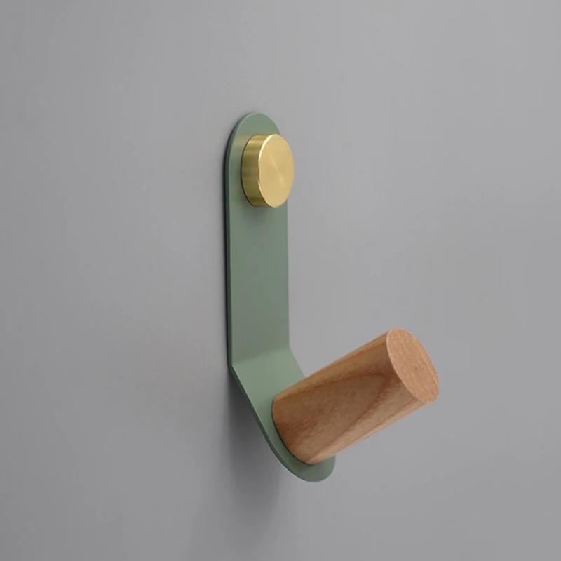 Wandhaak Met Scandinavisch Ontwerp En Eikenhouten Accent