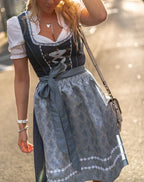 Dirndl Jurk Met Schort En Veterdetail Voor Een Klassieke Uitstraling