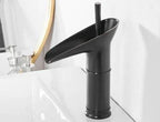 Antieke Wastafelkraan met Watervaluitloop en Klassieke Messingconstructie