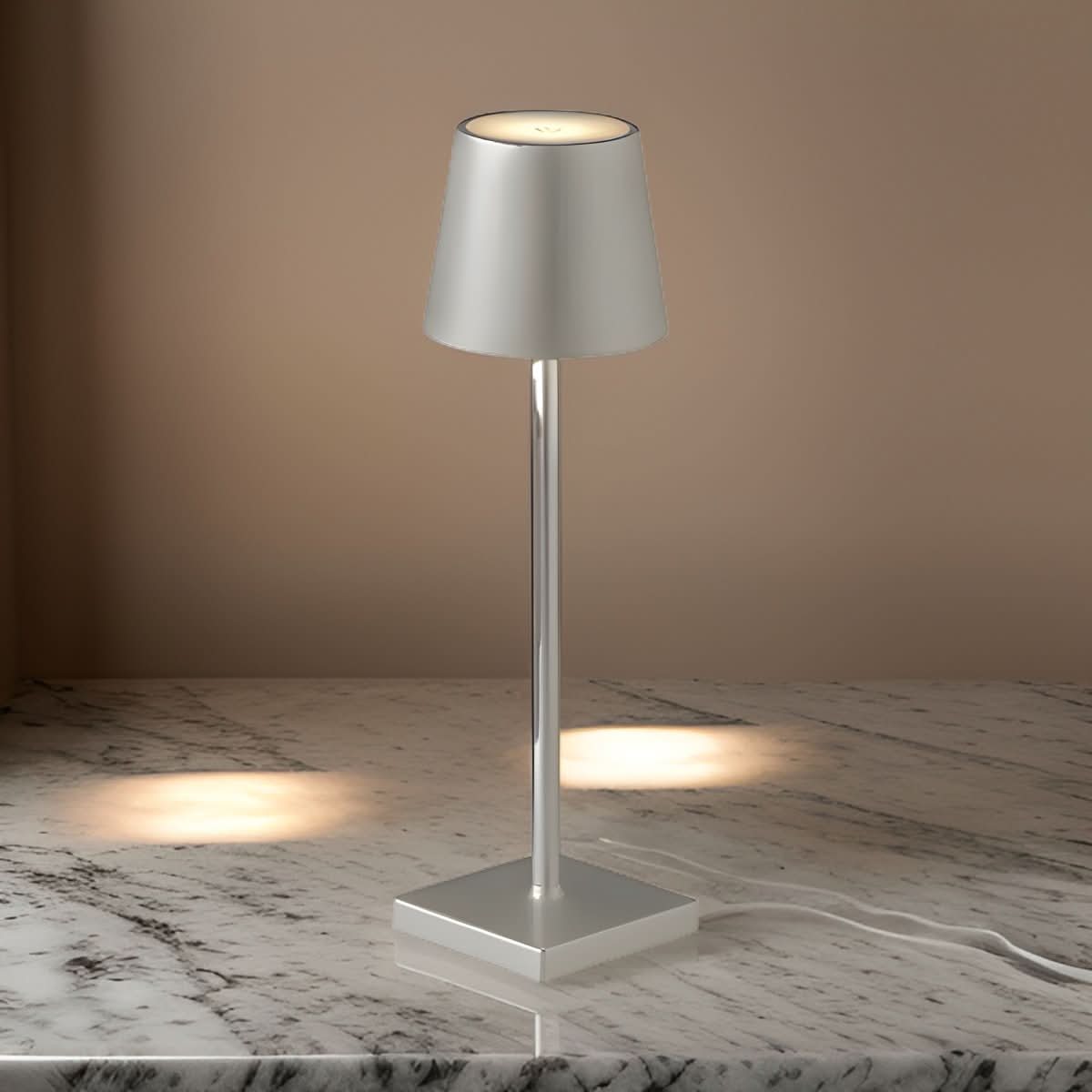 Draagbare LED‑Tafellamp met Oplaadbare Constructie voor Flexibele Binnenverlichting
