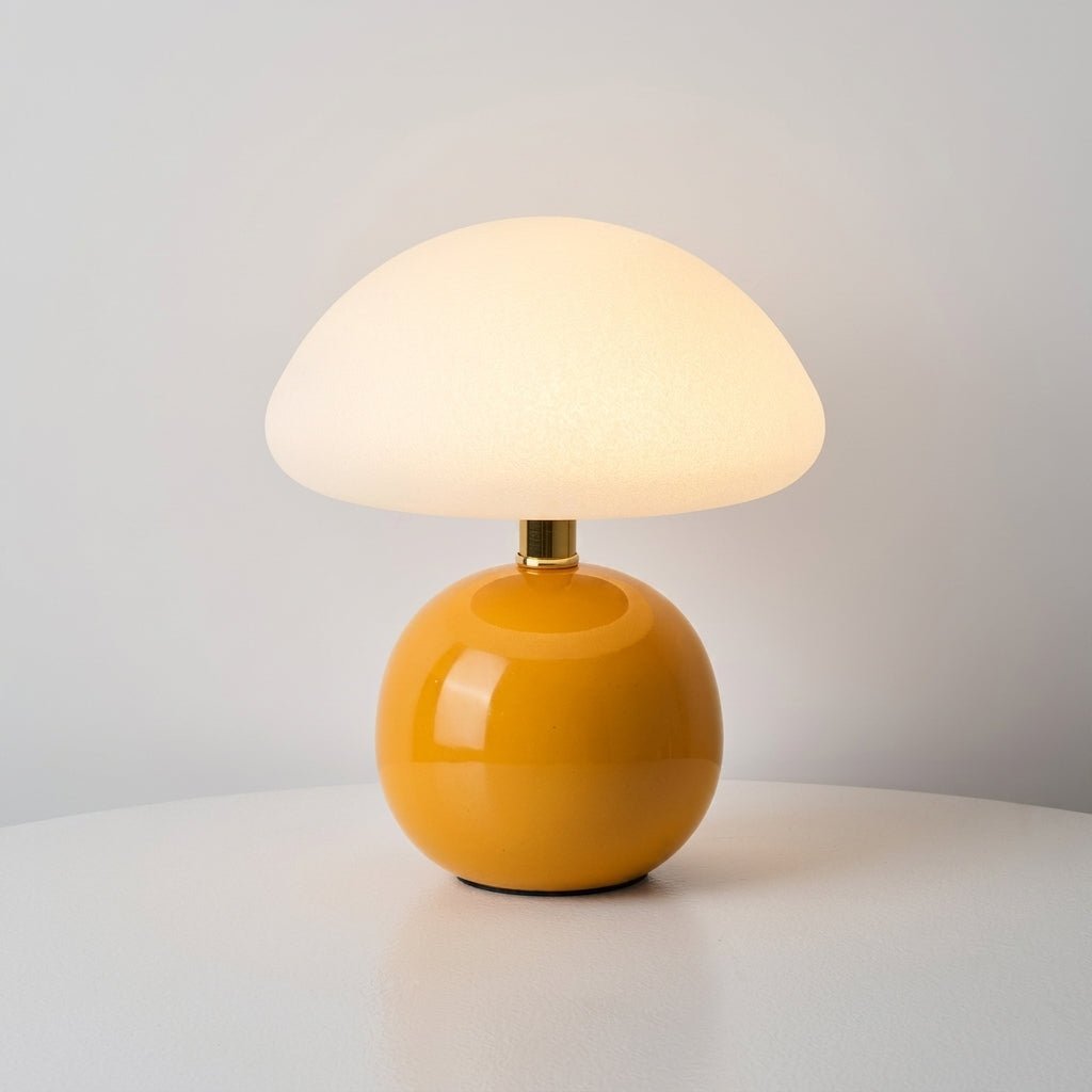 Decoratieve Tafellamp Met Bolvoet En Brede Kap