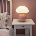 Decoratieve Tafellamp Met Bolvoet En Brede Kap
