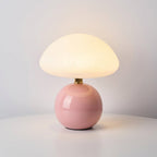 Decoratieve Tafellamp Met Bolvoet En Brede Kap