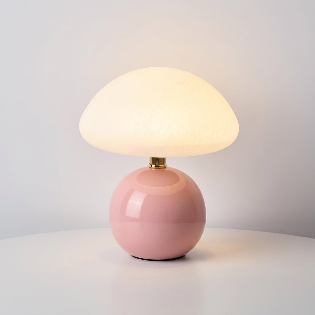 Decoratieve Tafellamp Met Bolvoet En Brede Kap