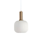 Glas Hanglamp Met Geribbelde Kap En Strakke Buisfitting Voor Zachte Ruimteverlichting