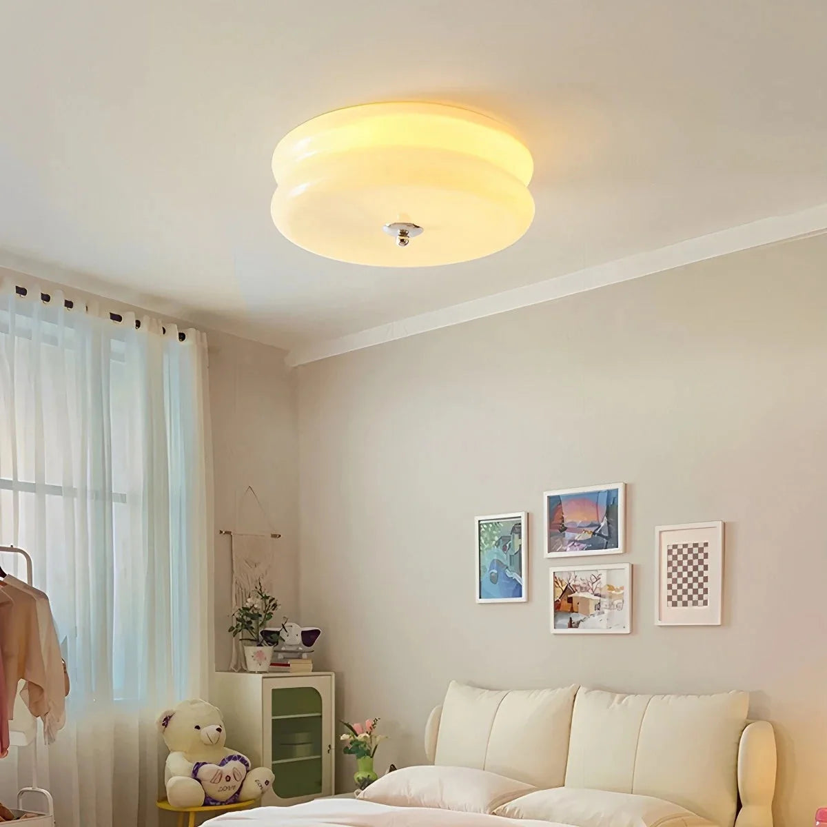 Art Deco Plafondlamp Met Gelaagde Glazen Kap
