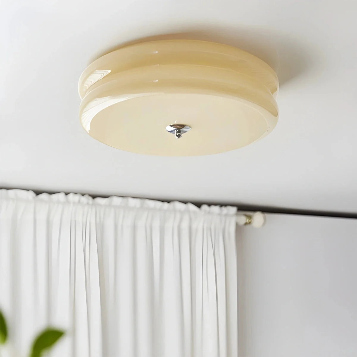 Art Deco Plafondlamp Met Gelaagde Glazen Kap