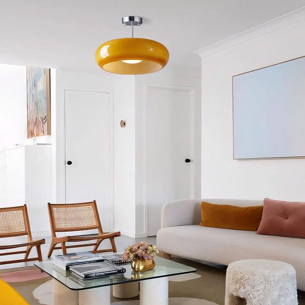 Retro Plafondlamp Met Ronde Glazen Kap En Zachte Lichtverdeling