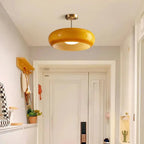 Retro Plafondlamp Met Ronde Glazen Kap En Zachte Lichtverdeling
