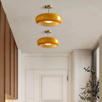 Retro Plafondlamp Met Ronde Glazen Kap En Zachte Lichtverdeling