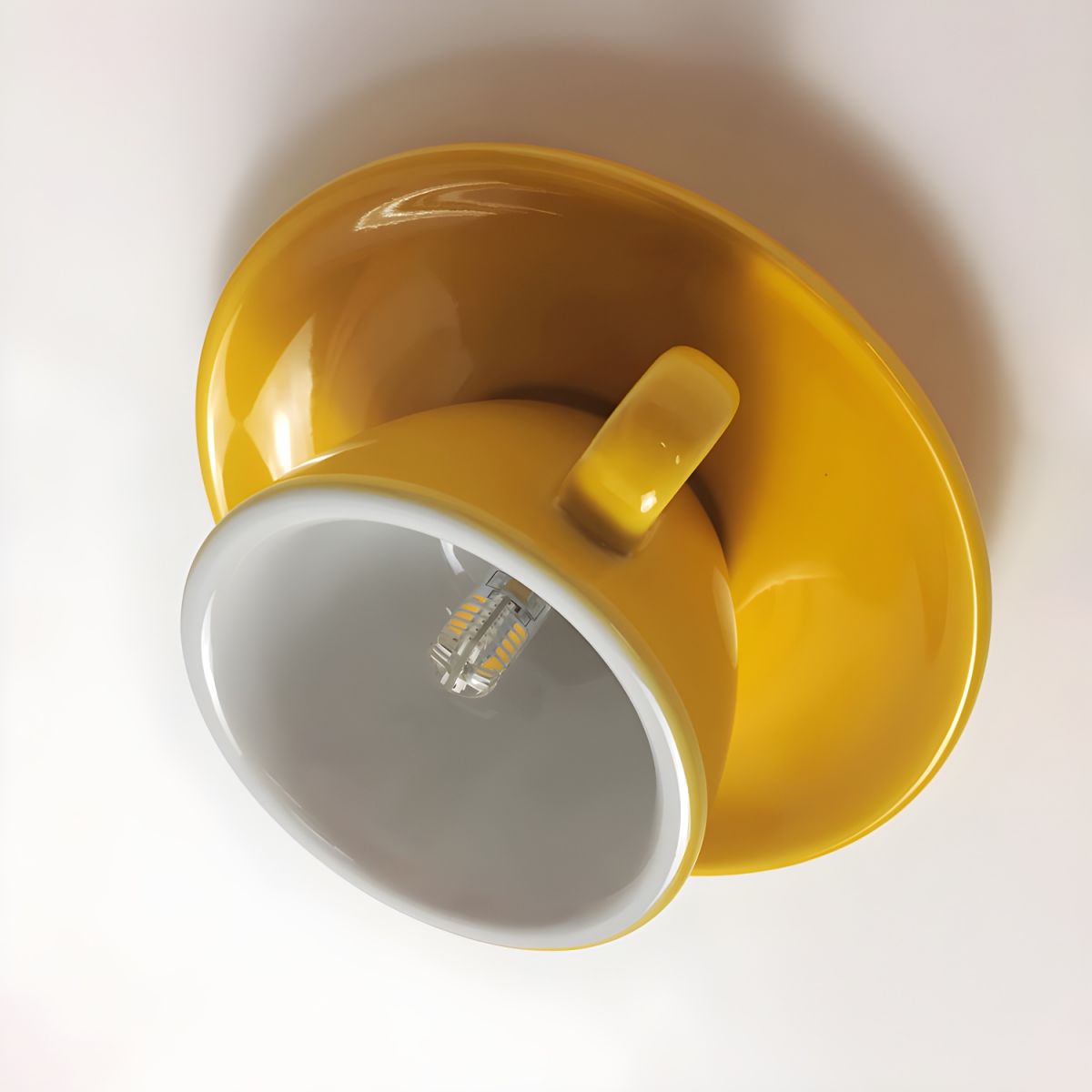 Retro Plafondlamp Met Speels Kopjesdesign Voor Unieke Interieurverlichting