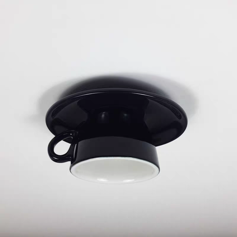 Retro Plafondlamp Met Speels Kopjesdesign Voor Unieke Interieurverlichting