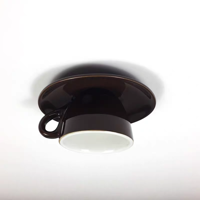 Retro Plafondlamp Met Speels Kopjesdesign Voor Unieke Interieurverlichting