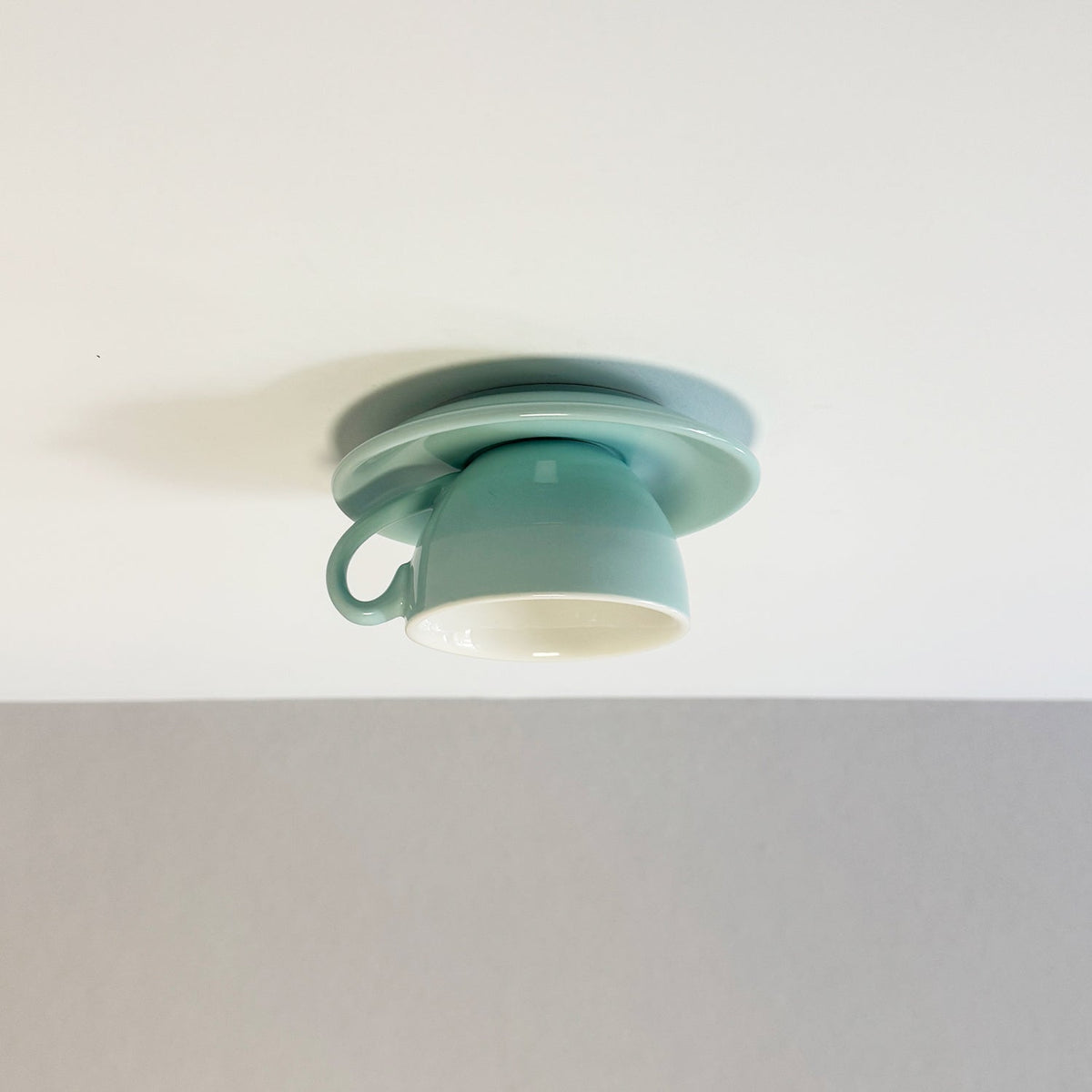 Retro Plafondlamp Met Speels Kopjesdesign Voor Unieke Interieurverlichting
