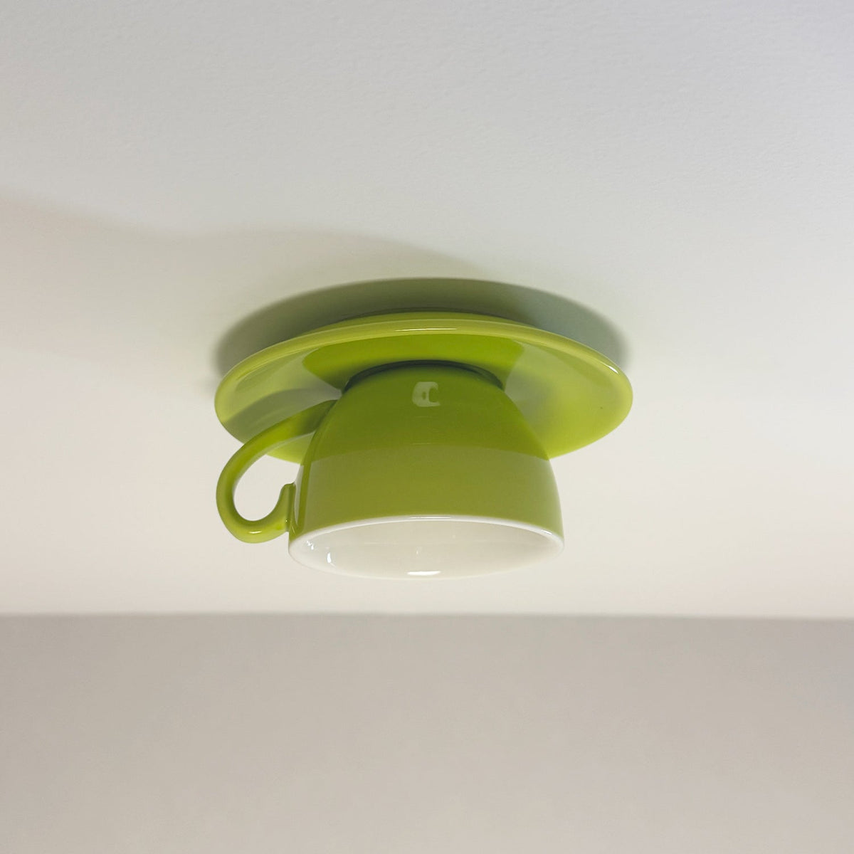 Retro Plafondlamp Met Speels Kopjesdesign Voor Unieke Interieurverlichting