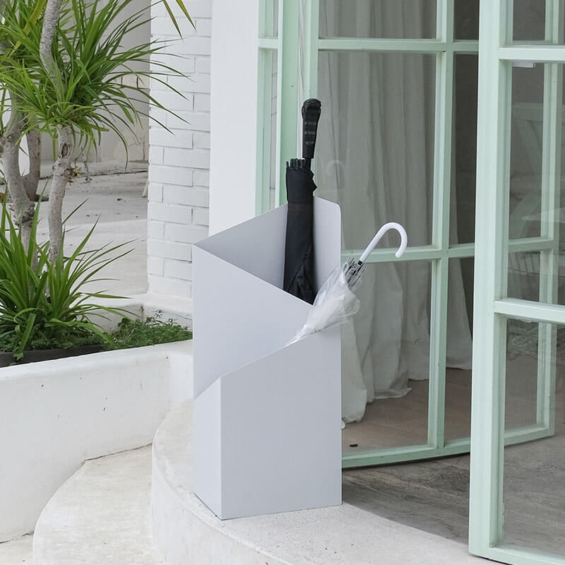 Metalen Parapluhouder Met Scandinavisch Ontwerp En Geometrische Constructie
