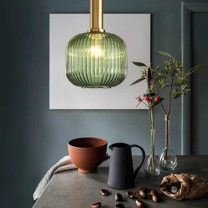 Glas Hanglamp Met Geribbelde Kap En Strakke Buisfitting Voor Zachte Ruimteverlichting