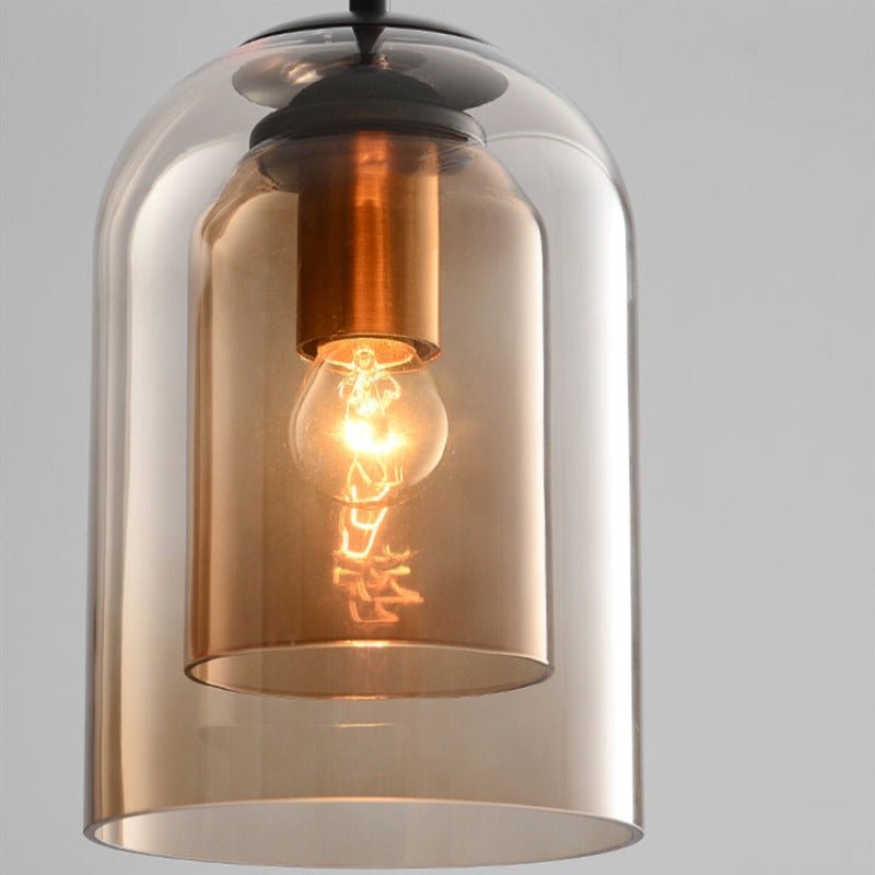 Glazen Hanglamp met Moderne Vorm en Sfeervolle Binnenverlichting