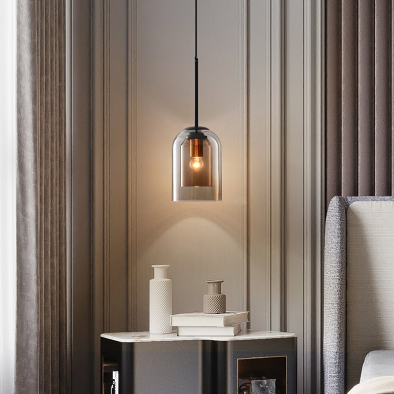 Glazen Hanglamp met Moderne Vorm en Sfeervolle Binnenverlichting