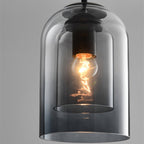 Glazen Hanglamp met Moderne Vorm en Sfeervolle Binnenverlichting