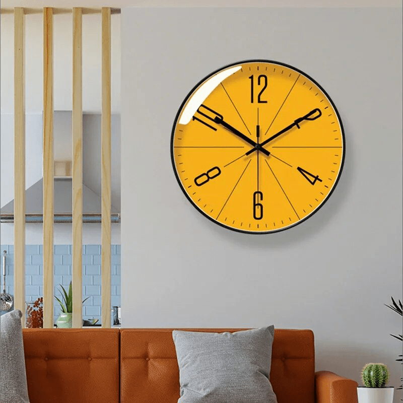 Stille Scandinavische Wandklok met Minimalistische Constructie voor Binnenruimtes